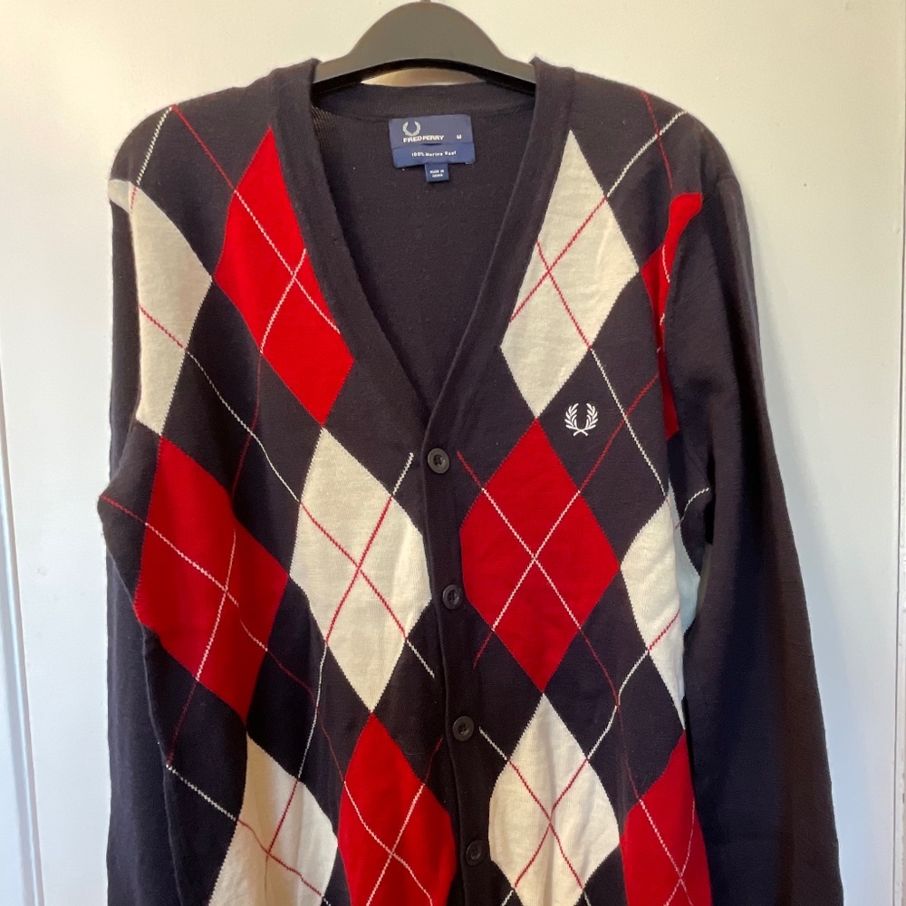 Brand New Fred Perry long sleeves cardigan. Unisex.